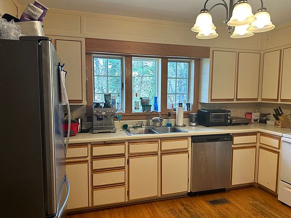 4th image of 720 Circle Dr