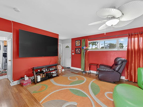 4th image of 1380 NE 40th Drive