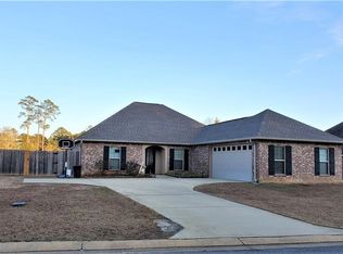 401 Ocho Rios Dr, Pineville, LA 71360