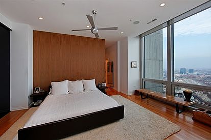 5th image of 500 W Superior St Unit 2502