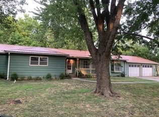 301 S Karner St, Altamont, KS 67330