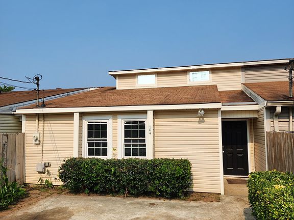 2nd image of 104 Villa North Ct