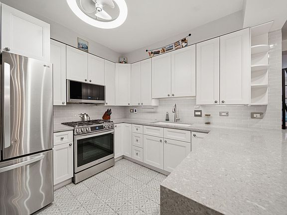 3rd image of 7639 N Eastlake Ter APT 1D