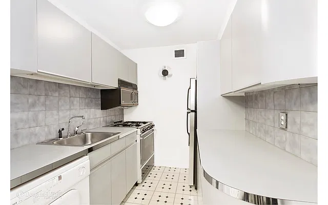 Sold by Douglas Elliman | media 4