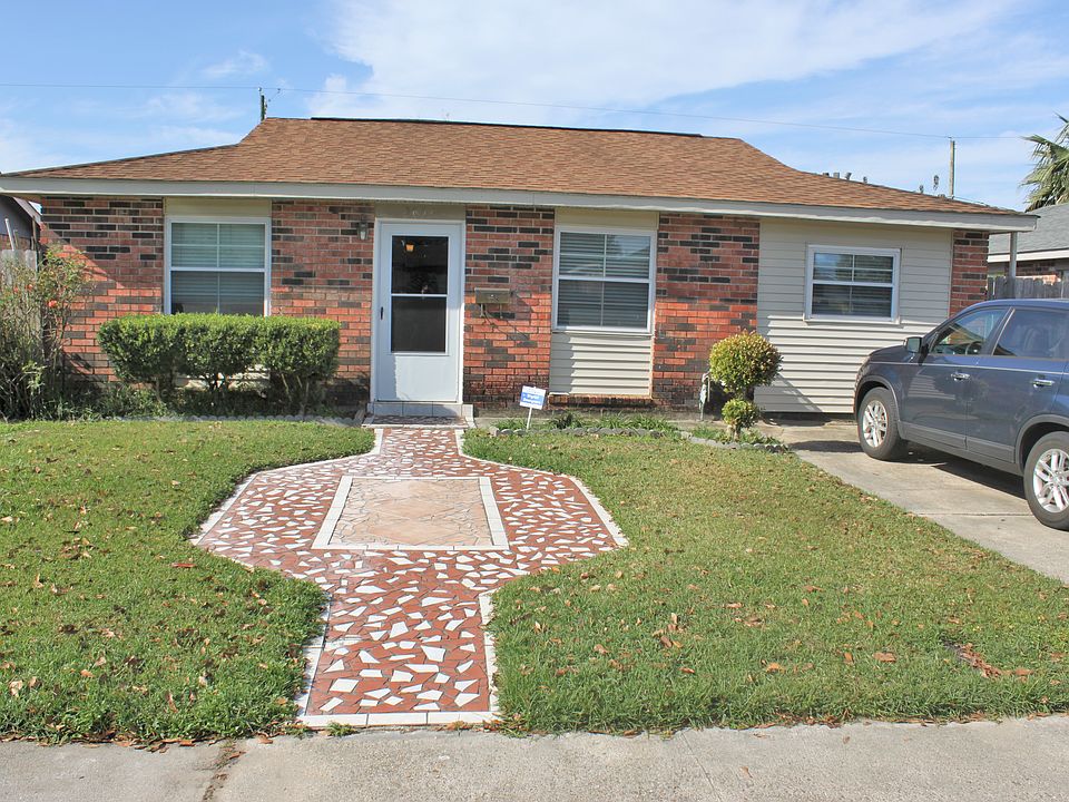 1st image of 3857 E Loyola Dr