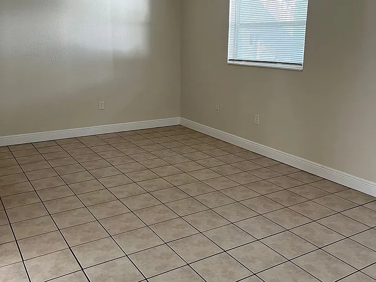 208 Pierce Ave — Photo 5