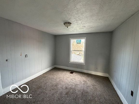 5th image of 1048 N Mount St