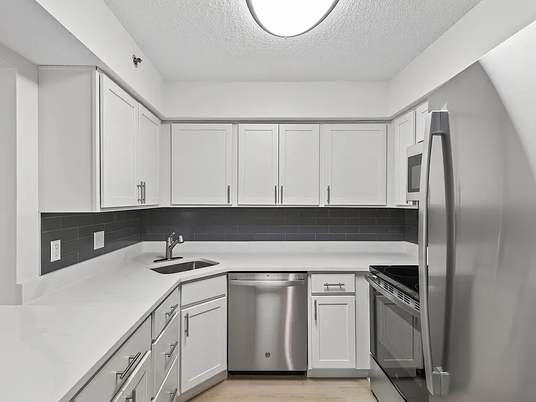 Oak Pointe Apartments — Photo 13