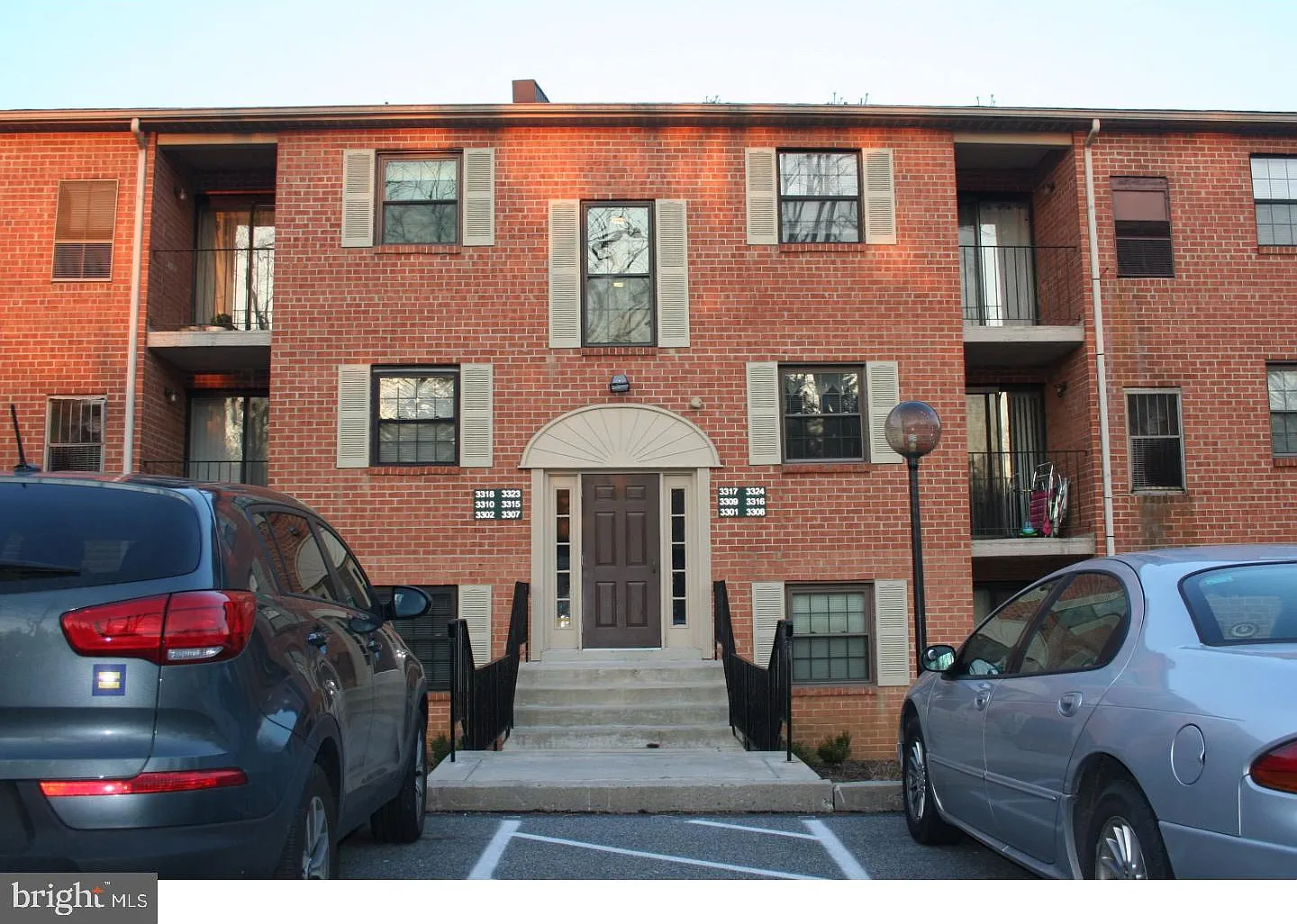 2 bed, 1.0 bath, 945 sqft, $1,800 — Photo 2