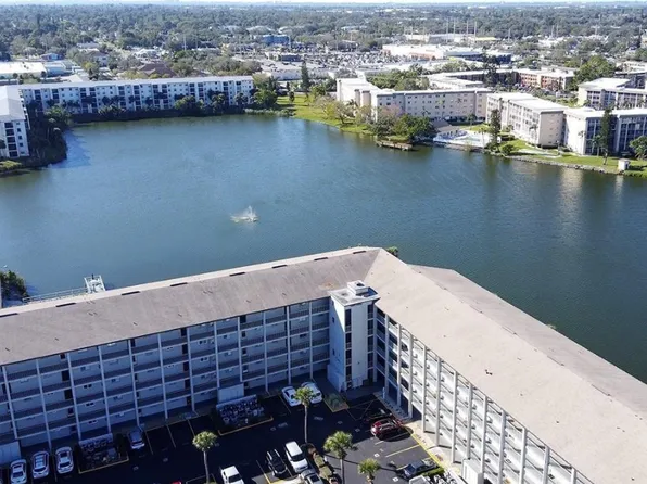 3122 Lake Bayshore Dr, Bradenton, FL