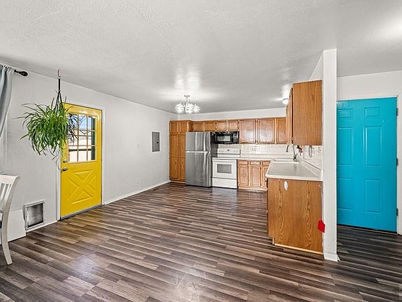 5th image of 41 Loch Lomond Ln