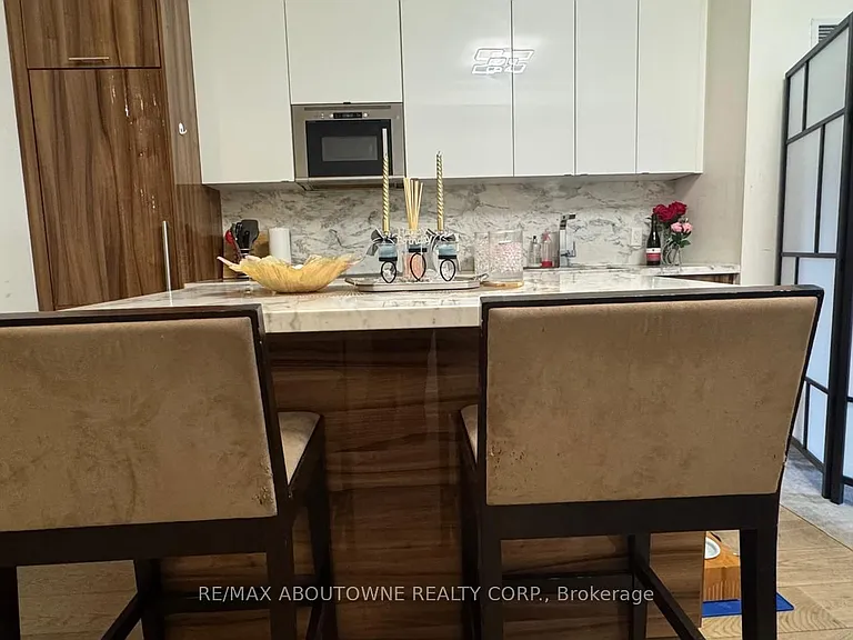 330 Richmond St W #207 — Photo 8