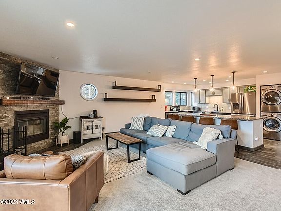 4th image of 708 Lagoon Dr #B