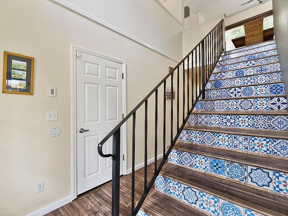 3rd image of 888 Bonita Dr