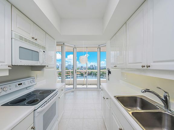 5th image of 21205 NE 37th Ave APT 2007