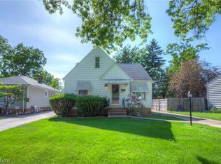 6144 Stratford Dr, Parma Heights, OH 44130