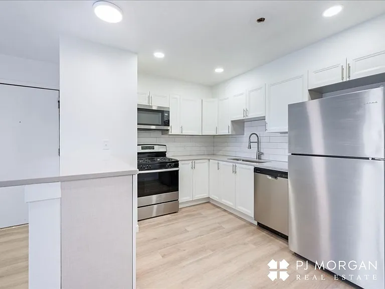 Fernshire Apartments — Photo 38