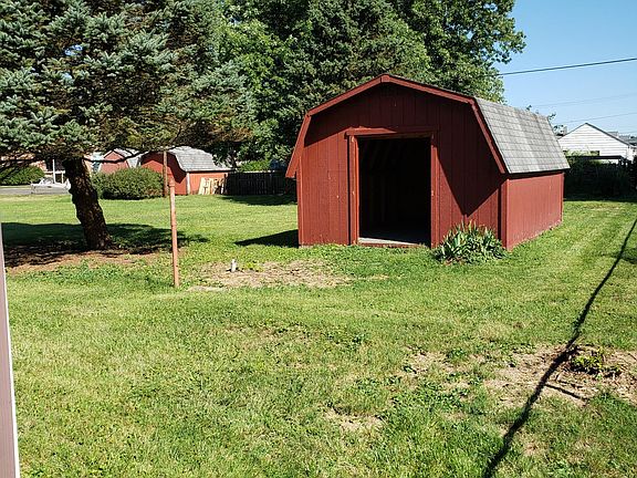 3rd image of 880 Wintermute Ave