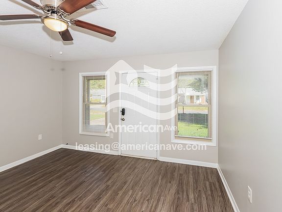 306184_003_wm_-_living_room_13186726.jpg