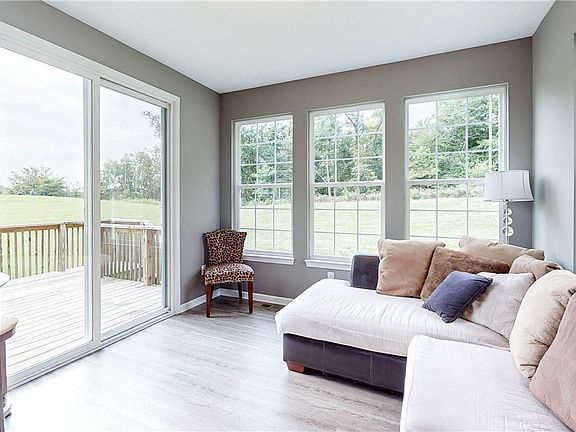 5th image of 284 Woodside Ln
