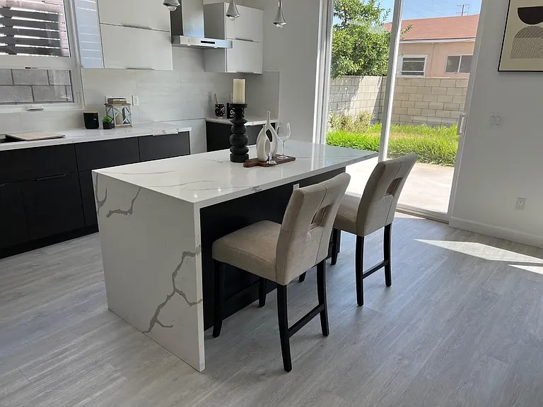 410 W Hellman Ave — Photo 4