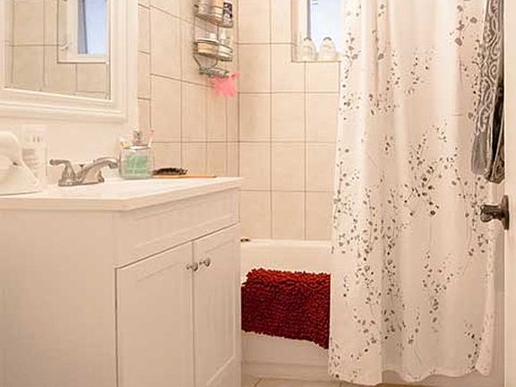 5th image of 1121-1125 NW 25th Ave #1121