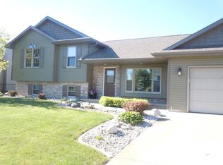 4080 Westview Ln, Oshkosh, WI 54904
