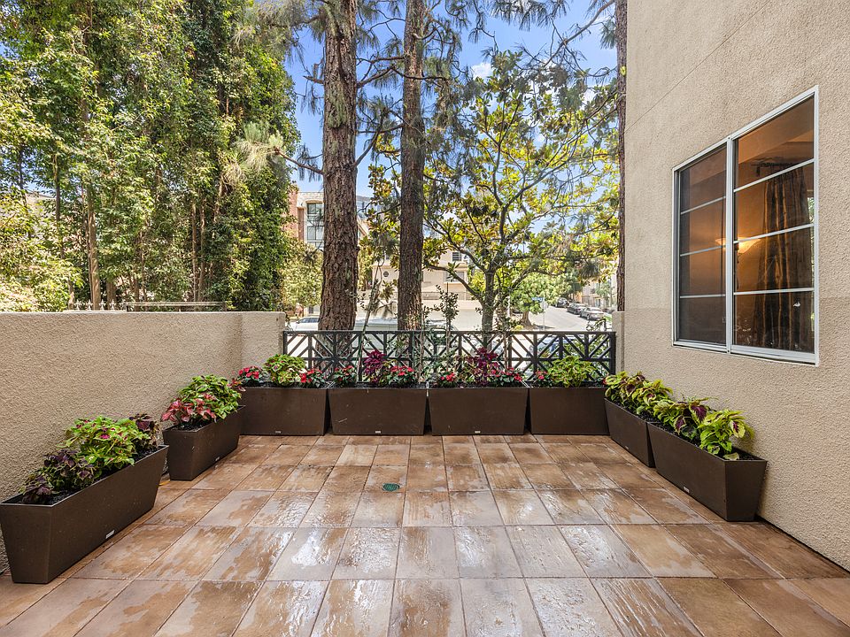 Extra Large Patio/Balcony