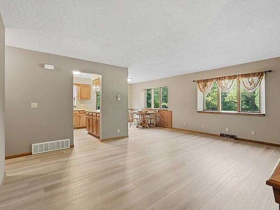 4th image of 2079 Asplund Rd