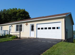 15 Orchard Ln, Penn Yan, NY 14527