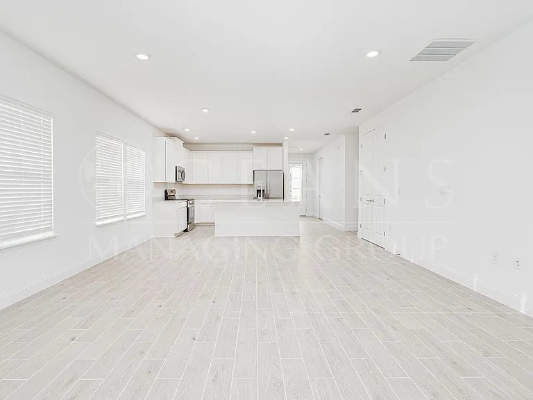 4121 Acoma Dr — Photo 5