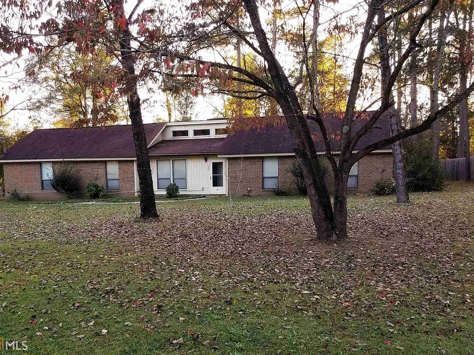 1st image of 105 Oak Hollow Dr