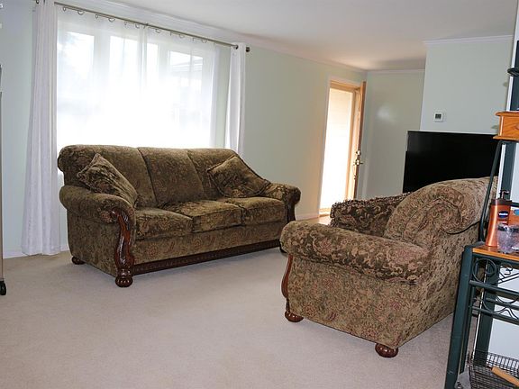 4th image of 303 Huronia Beach Dr
