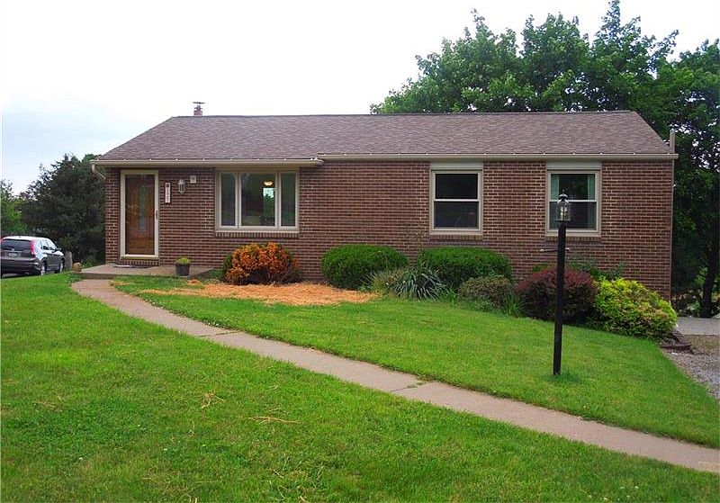 1st image of 127 Willow Dr