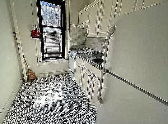 4th image of 874 43rd St APT 2C