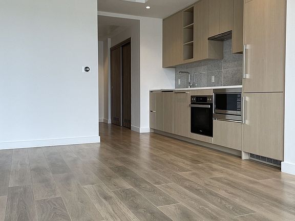 4th image of 85 McMahon Dr #810