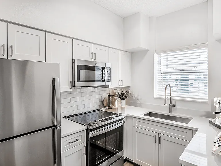 Sheridan Ocean Club Apartments — Photo 51