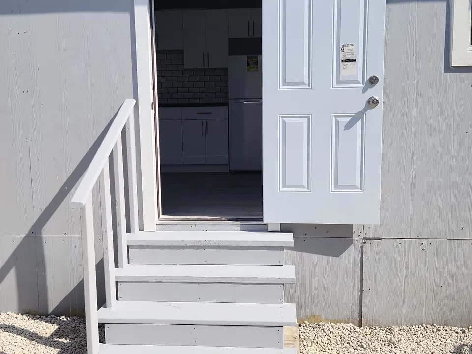 Building Photo 4