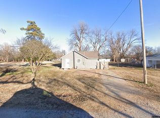 932 S Boundary St, Perry, OK 73077