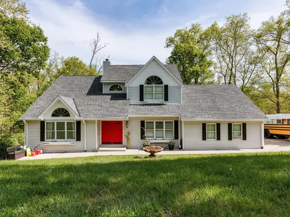 1461 Sandamont Dr, Lawrenceburg, IN 47025