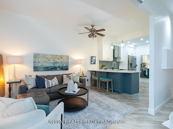 2nd image of 18 Yonge St #606