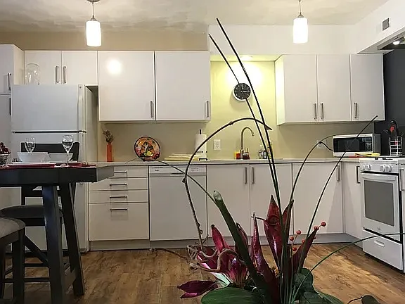 1 bed, 850 sqft, $1,700 — Photo 3