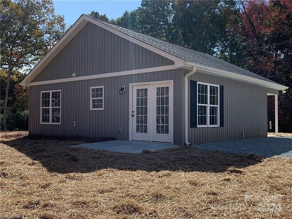2nd image of 216 Walnut Rd