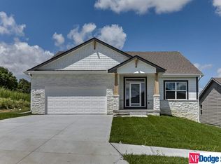 17514 Hanover St, Bennington, NE 68007