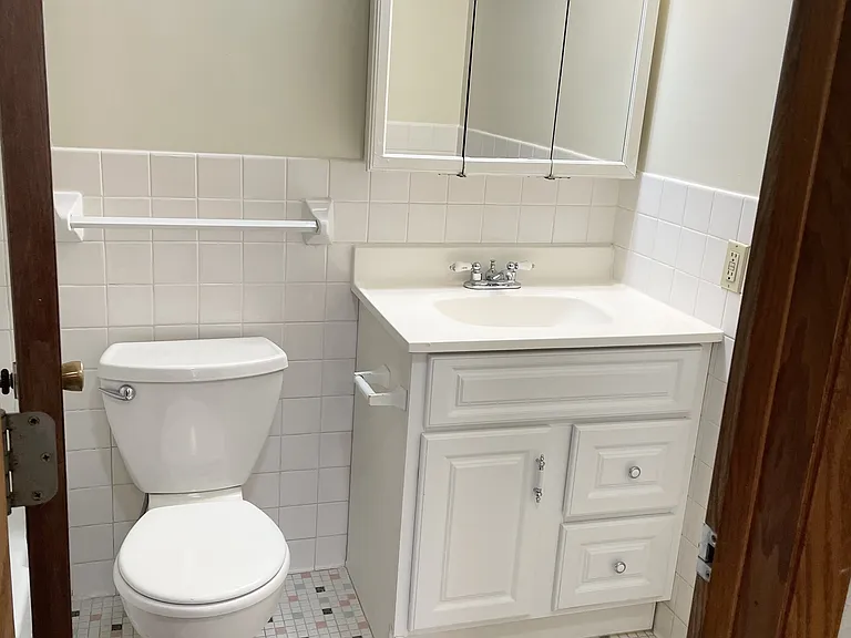 Como Lakes Apartments — Photo 27