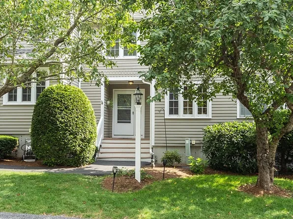 93 Laurelwood Dr, Hopedale, MA 01747