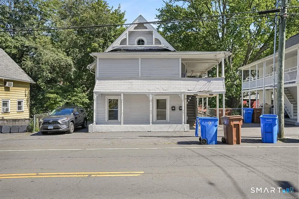 2 bed, 1.0 bath, 700 sqft, $1,800 — Photo 1