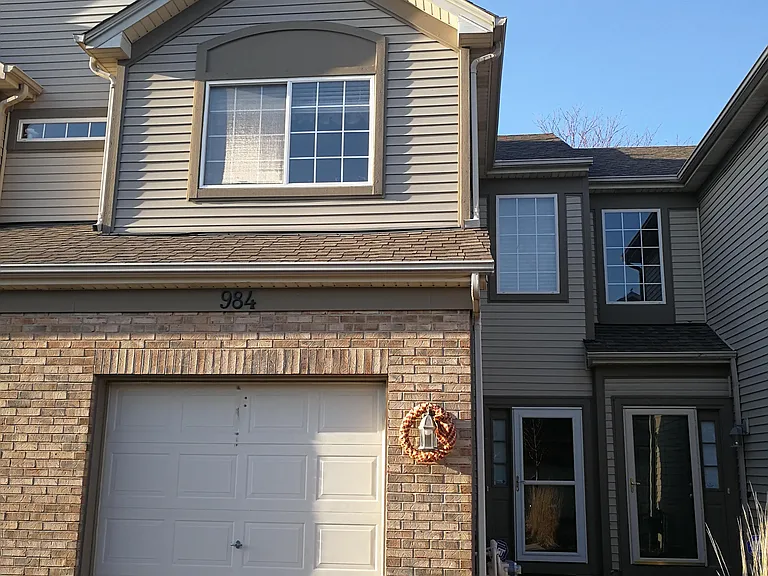 984 Parkhill Cir — Photo 1