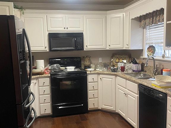 3rd image of 51 River Oaks Trce