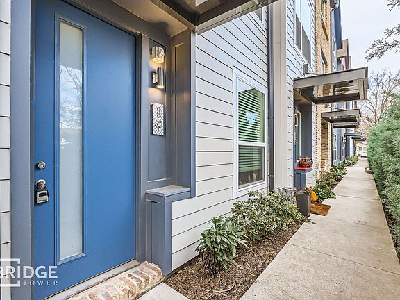 3rd image of 301 Lamar St